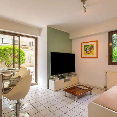 Apartment Bel Renove Avec Terrasse Et Parking, Proche Plage Et Commerces - Halles - Fr-1-3-530 *